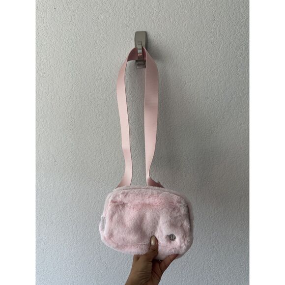 NWT Lululemon Everywhere FLEECE Belt Bag with GOLD Hardware - Picture 4 of 5